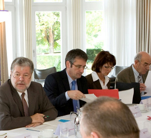Ovaler Tisch; Bild: Pipprich