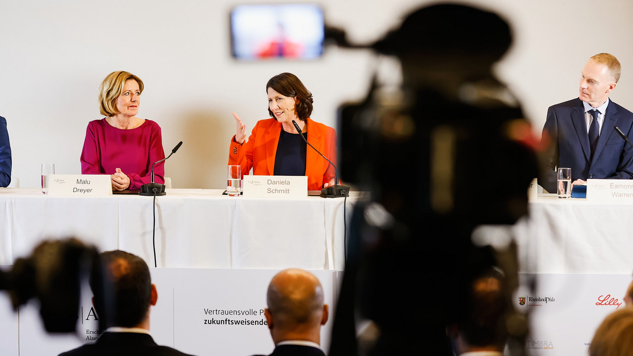 Malu Dreyer und Daniela Schmitt bei Lilly-Pressekonferenz