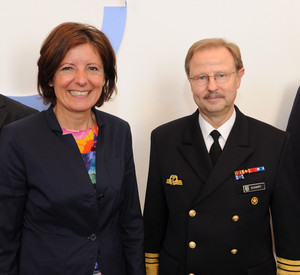 Ministerpräsidentin Malu Dreyer und der Inspekteur der Marine, Vizeadmiral Axel Schimpf;