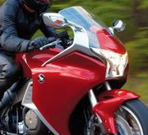 Motorrad im Straßenverkehr; Bild: dpa