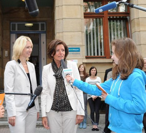Bundesjugendministerin Schwesig und Ministerpräsidentin Dreyer im Kinderinterview; Bild: Kristina Schäfer
