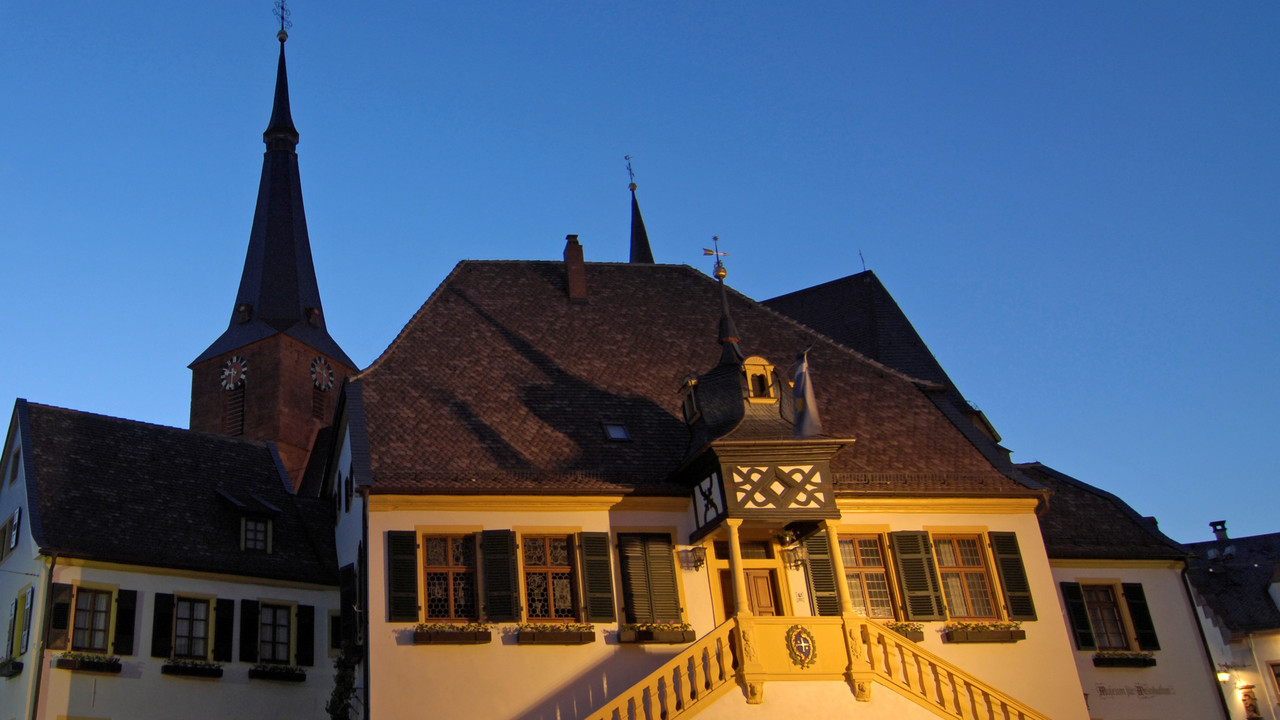 Rathaus Deidesheim; Bild: dpa