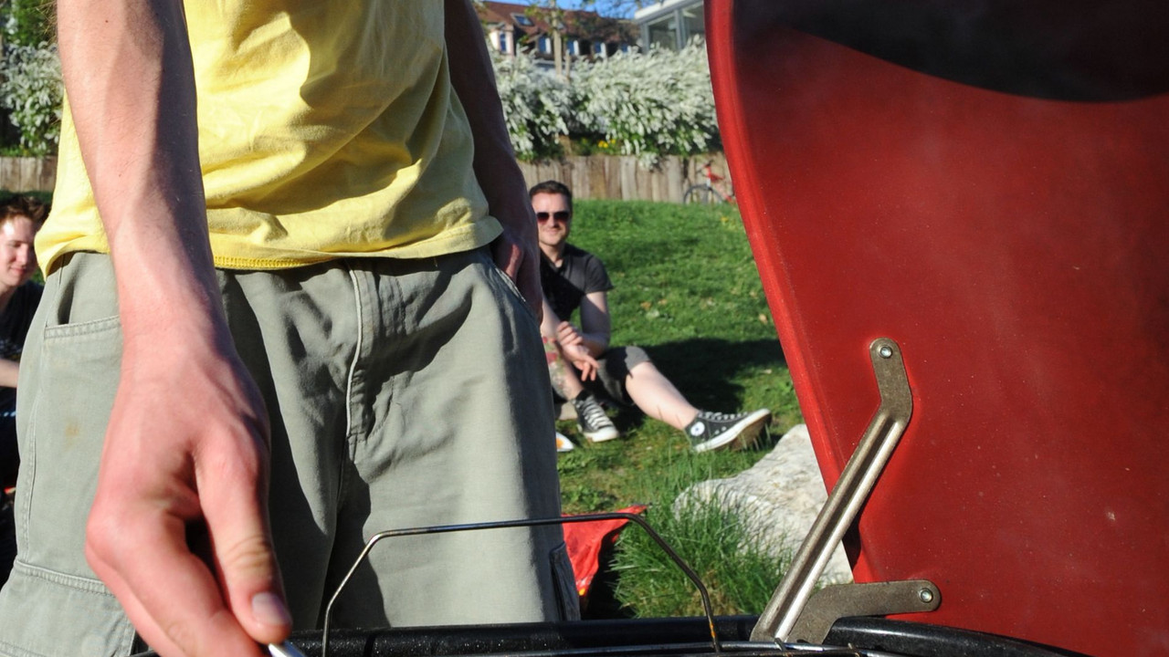 Symbolbild Grillen; Bild: dpa