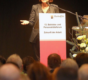 Ministerpräsidentin Malu Dreyer spricht auf dem Betriebs- und Personalräteforum in Mainz; Bild: Stefan Sämmer / © Staatskanzlei