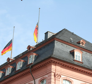 Trauerbeflaggung auf dem Landtagsgebäude
