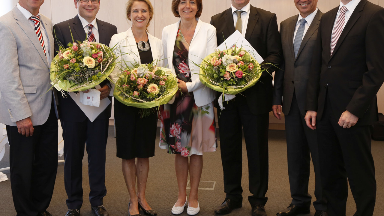 Ministerpräsidentin Dreyer überreichte Ernennungurkunden und gratulierte. 