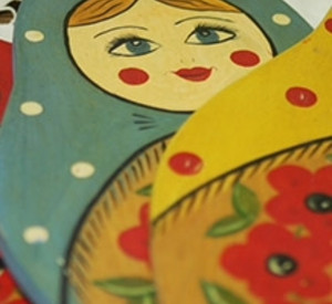 Ausschnitt eines Bildes der Ausstellung zeigt "Ioschkas", ein typisches Brotbrettchen; Bild: Online-Museum Lebenswege