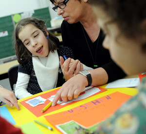 Die Qualifizierung für den inklusiven Unterricht wird für alle angehenden und für die bereits ausgebildeten Lehrerinnen und Lehrer festgelegt; Bild: dpa