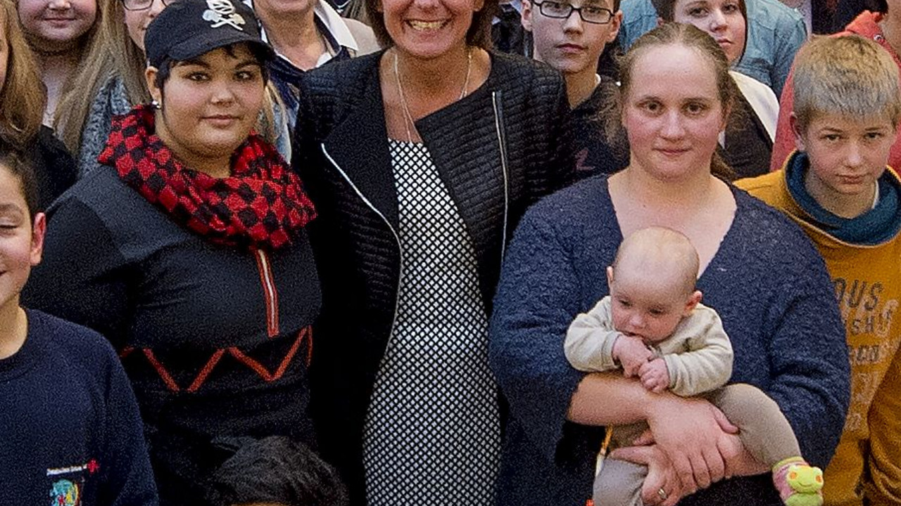 Ministerpräsidentin Malu Dreyer ehrt engagierte Jugendliche beim Jugend-Engagement-Wettbewerb RLP „Sich einmischen – was bewegen“; Bild: Silz / © Staatskanzlei