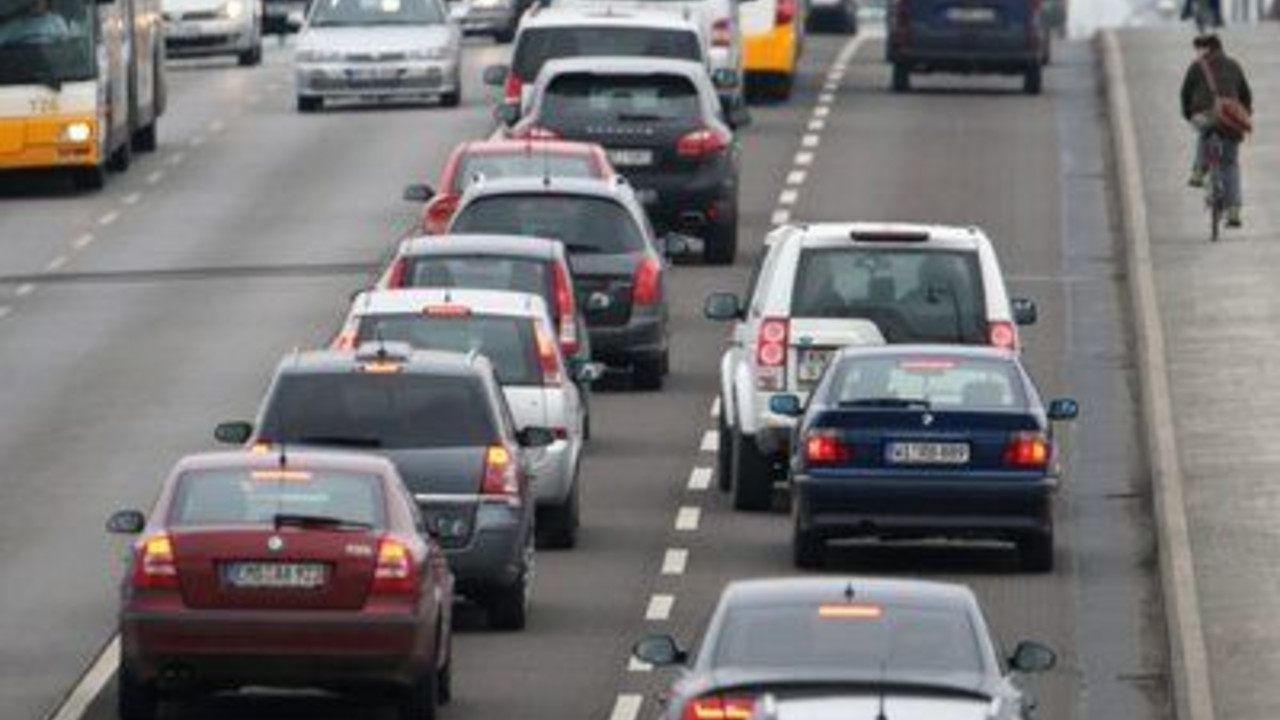 Viele Autofahrer nutzen die Theodor-Heuss-Brücke als Ausweichmöglichkeit zur aktuell gesperrten Schiersteiner Brücke; Bild: dpa