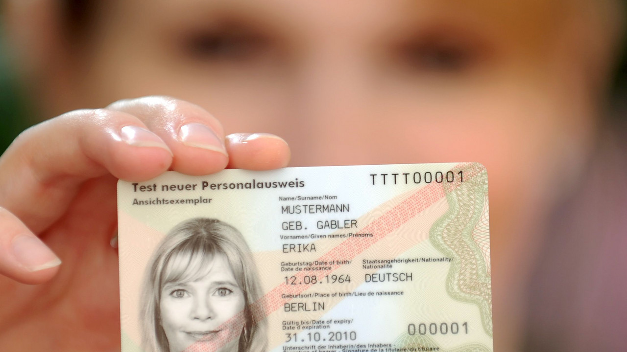Neuer Personalausweis; Bild: dpa