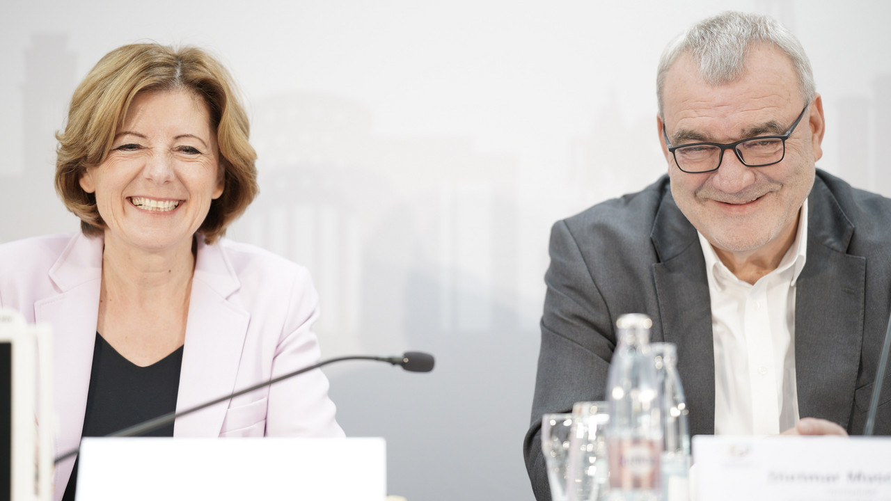 Ministerpräsidentin Malu Dreyer und DGB-Rheinland-Pfalz/Saarland Vorsitzender Dietmar Muscheid bei der Pressekonferenz zur Verleihung des Innovationspreises Mitbestimmung.