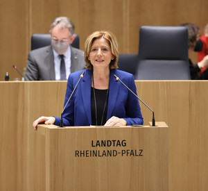 Ministerpräsidentin Malu Dreyer bei ihrer Haushaltsrede im rheinland-pfälzischen Landtag