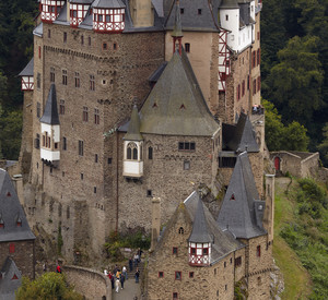 Burg Eltz nach der Sanierung; Bild: dpa