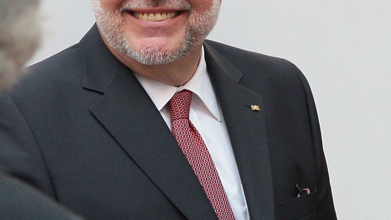 Beck nach der Wahl, Ehefrau Roswitha gratuliert; Bilder: Piel