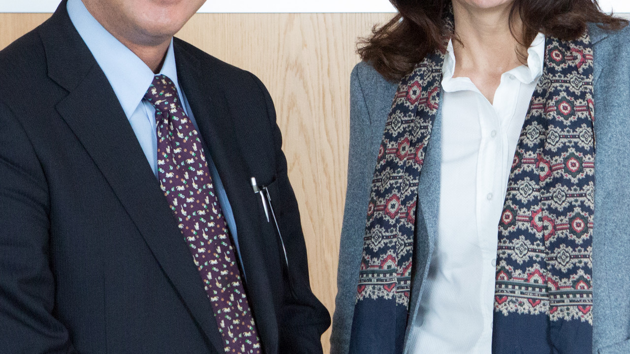 Die Chefin der Staatskanzlei  Jacqueline Kraege und der japanische Generalkonsul Hideyuki Sakamoto; Bild: Melanie Bauer / © Staatskanzlei