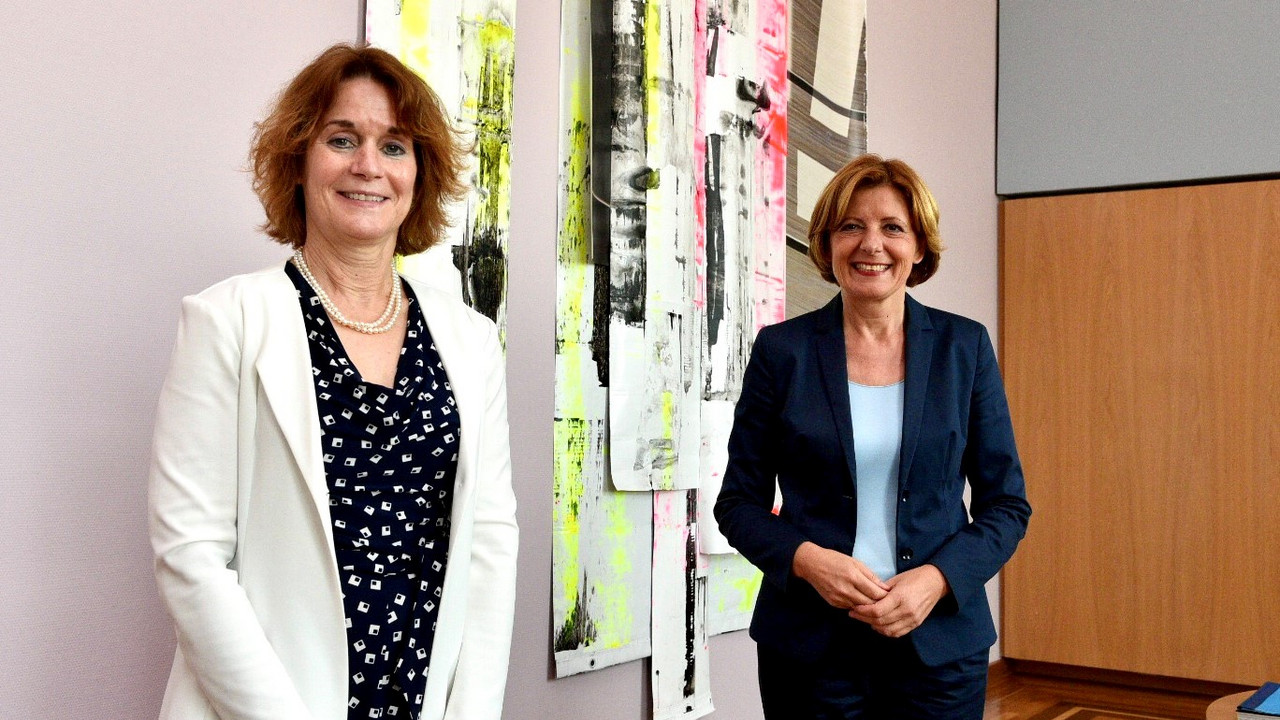 Ministerpräsidentin Malu Dreyer und die amerikanische Generalkonsulin Patricia Lacina 