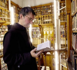 Bibliothek in Maria Laach; Bild: dpa
