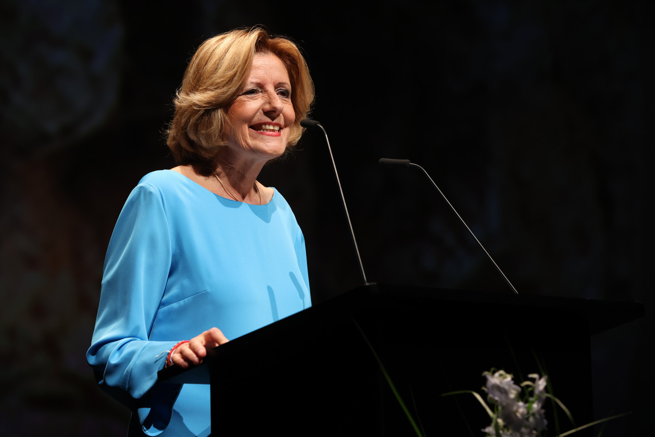 Ministerpräsidentin Malu Dreyer zeichnet den deutsch-syrischen Schriftsteller Rafik Schami mit der Carl-Zuckmayer-Medaille aus.