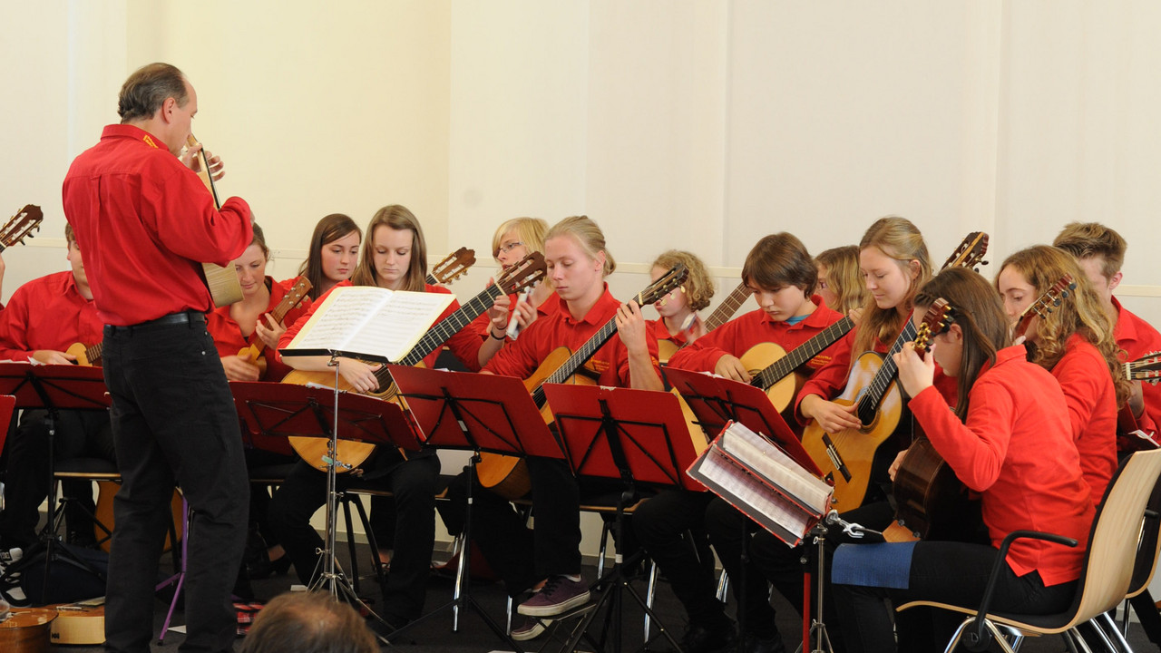 Das Jugendgitarrenensemble „Cantomano" in der Staatskanzlei; Bild: Kristina Schäfer / © Staatskanzlei