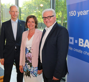 Ministerpräsidentin Malu Dreyer mit Kurt Bock, dem Vorstandsvorsitzenden der BASF SE, und Bundesaußenminister Frank-Walter Steinmeier.