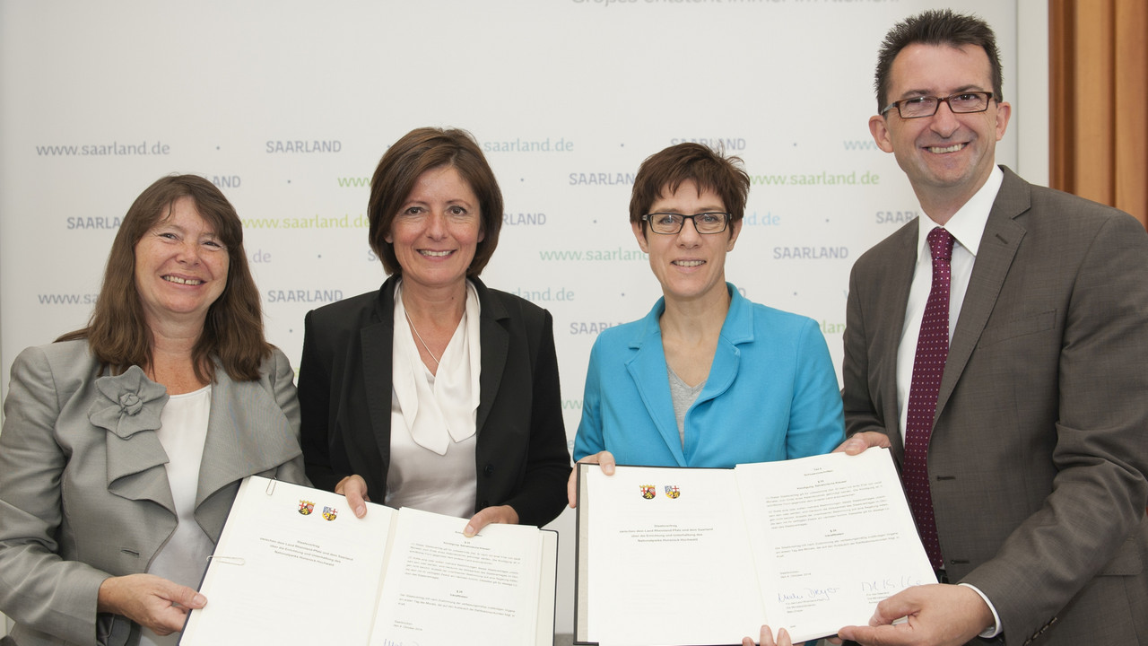 Ulrike Höfken, Malu Dreyer, Annegret Kramp-Karrenbauer, Reinhold Jost; Bild: Jennifer Weyland, Staatskanzlei Saarland