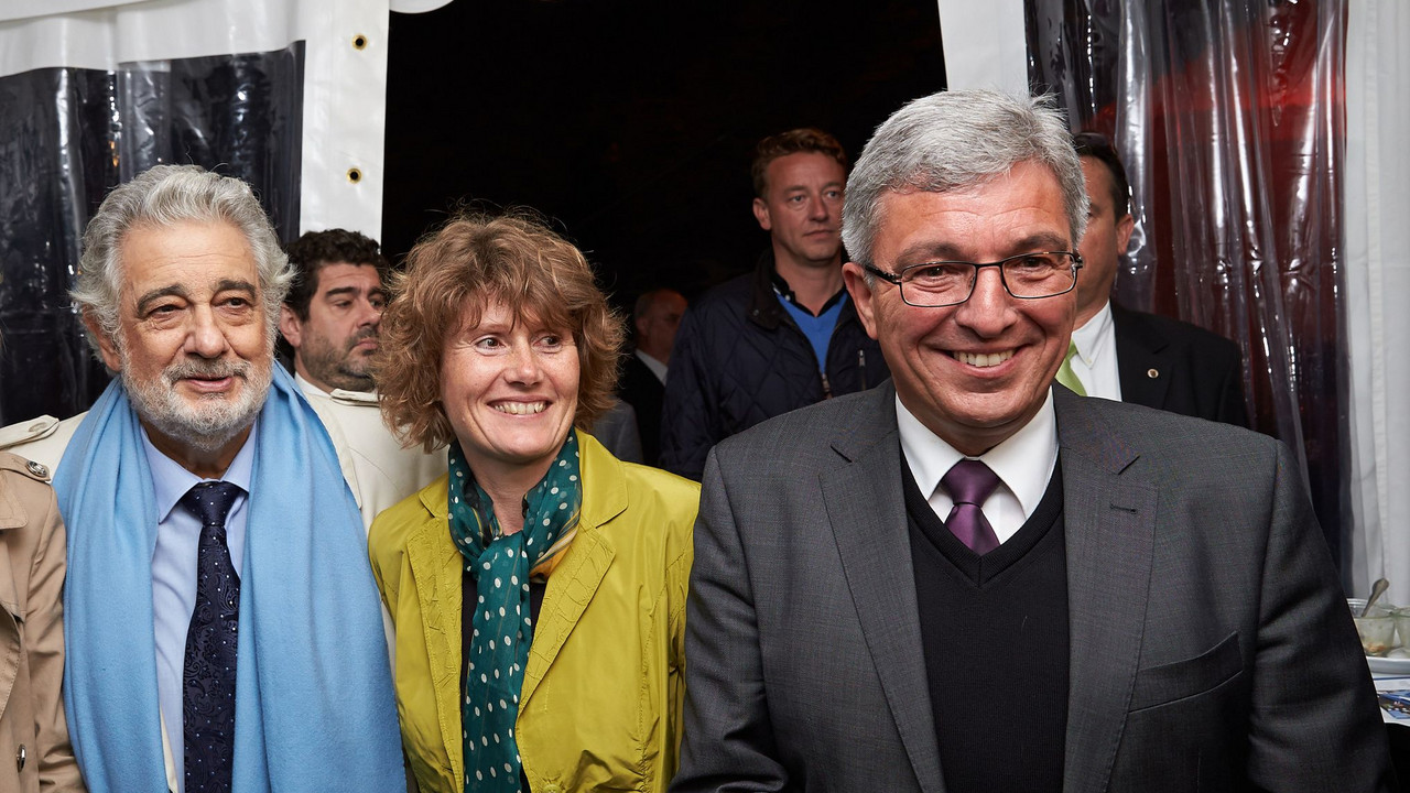 Plácido Domingo, Wirtschaftsministerin Eveline Lemke und Innenminister Roger Lewentz nach dem Konzert des Startenors auf der Freilichtbühne Loreley; Bild: Frey