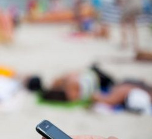 Wirtschaftsministerin Eveline Lemke fordert das Ende der Roaming-Gebühren; Bild: dpa