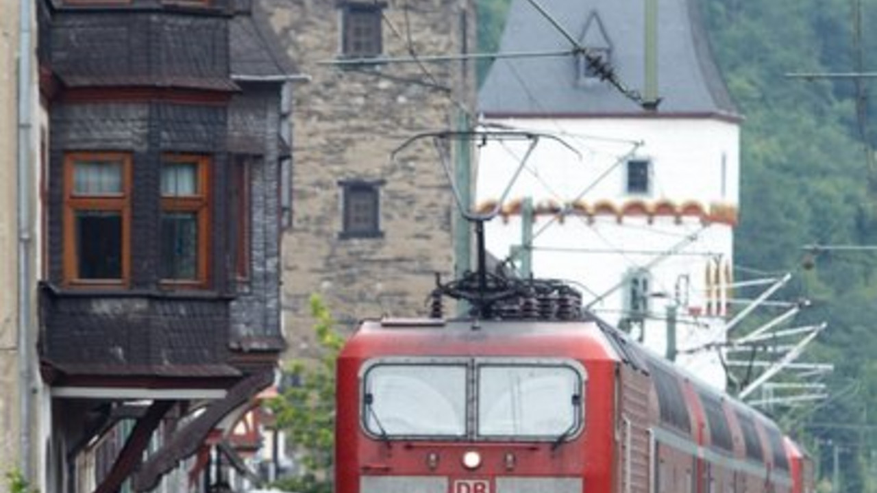 Umweltministerin Höfken und Infrastrukturminister Lewentz setzen sich für besseren Lärmschutz im Mittelrheintal ein; Bild: dpa
