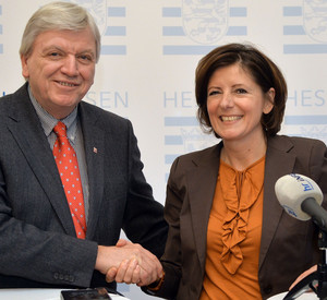 Ministerpräsidentin Malu Dreyer mit ihrem hessischen Amtskollegen, Ministerpräsident Volker Bouffier; Foto: dpa