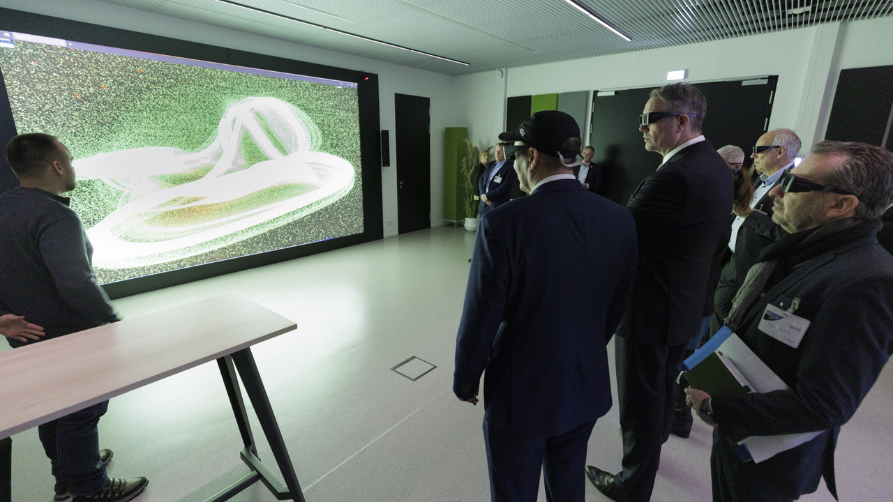 Ministerpräsident Alexander Schweitzer bei der Eröffnung des Laboratory for Advanced Spin Engineering (LASE) und des Laboratory for Ultra-Precision and Micro Engineering (LPME) an der RPTU in Kaiserslautern.