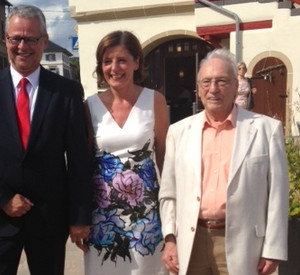 Ortsbürgermeister Jürgen Dietz (li.) zusammen mit Ministerpräsidentin Malu Dreyer und Dr. Friedrich Werner.