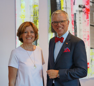 Ministerpräsidentin Malu Dreyer gemeinsam mit dem schweizerischen Botschafter Paul R. Seger.     