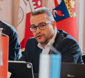 Bevollmächtigter Torsten Welling bei der Tagung der Rundfunkkommission.