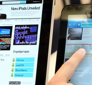 Eine Hand berührt den Bildschirm eines Tablet-Computers; Bild: dpa