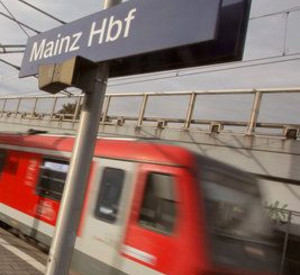 Verkehrsminister Roger Lewentz warnt die GDL vor den Folgen eines Bahnstreiks im Rhein-Main-Gebiet; Bild: dpa