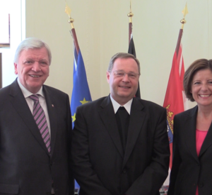 Der hessische Ministerpräsident, Volker Bouffier, mit Dr. Georg Bätzing und Ministerpräsidentin Malu Dreyer
